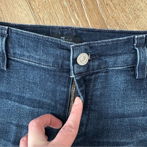 7 For All Mankind Monroe Shorts with Exposed Buttons Medium Wash Denim Sz 27 GUC - Picture 4 of 7